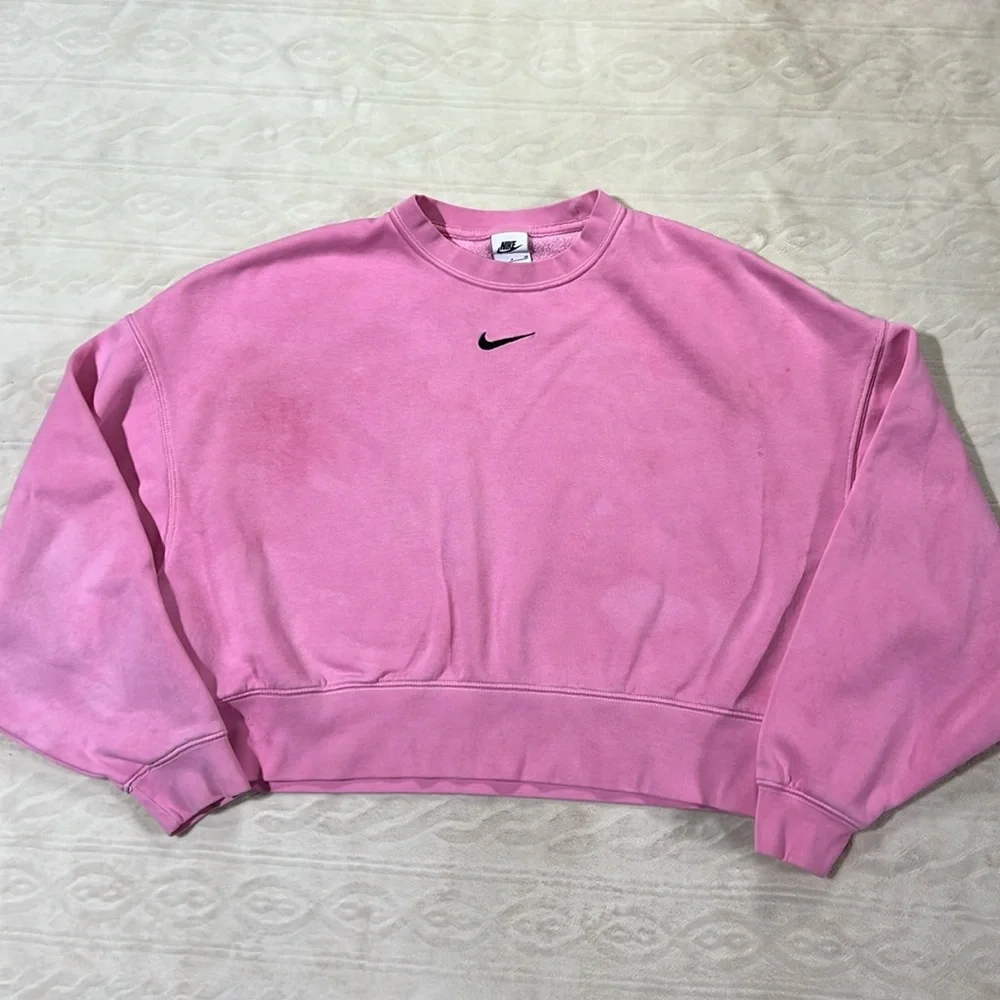 Nike cropped center swoosh crewneck